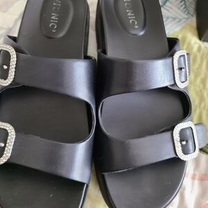 Black Vionics Size 10